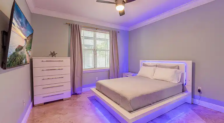 Miami Getaway: Beheiztes Poolhaus und Billardtisch-Villa