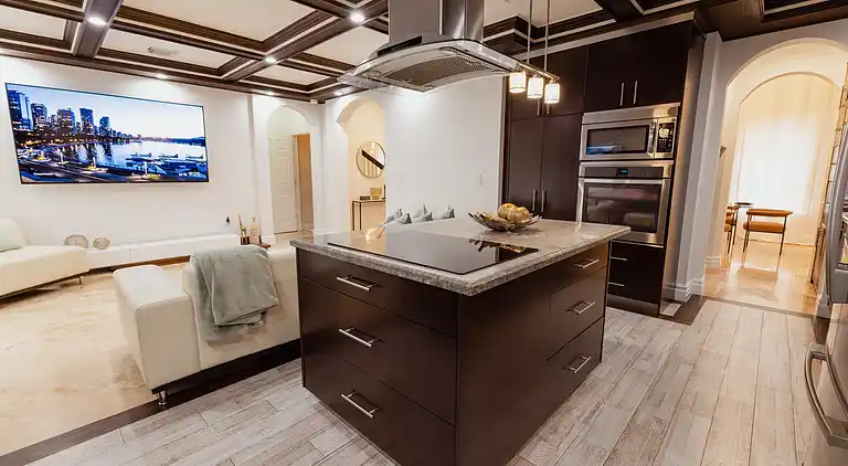 Miami Getaway: Beheiztes Poolhaus und Billardtisch-Villa