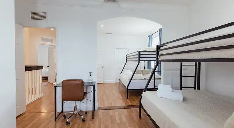 Miami Getaway: Beheiztes Poolhaus und Billardtisch-Villa