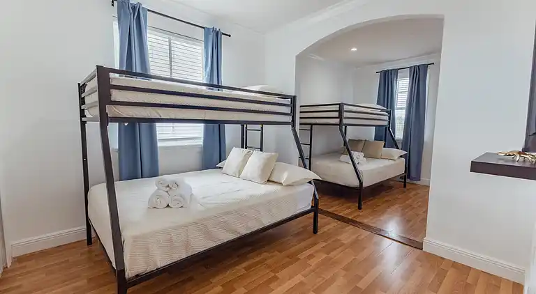 Miami Getaway: Beheiztes Poolhaus und Billardtisch-Villa