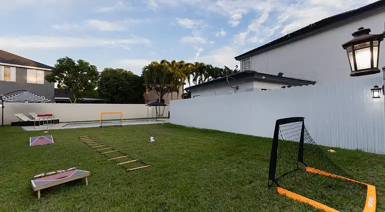 Miami Getaway: Beheiztes Poolhaus und Billardtisch-Villa