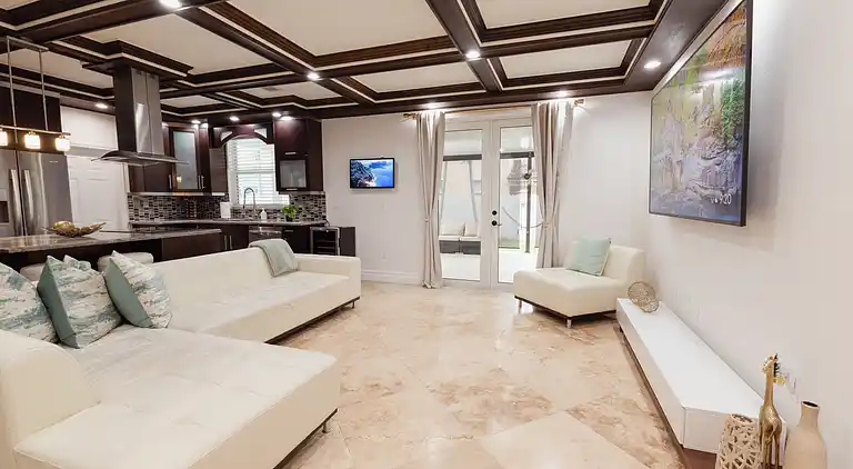 Miami Getaway: Beheiztes Poolhaus und Billardtisch-Villa