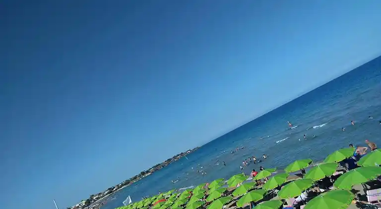 Two-story house in the city -climatized - wifi