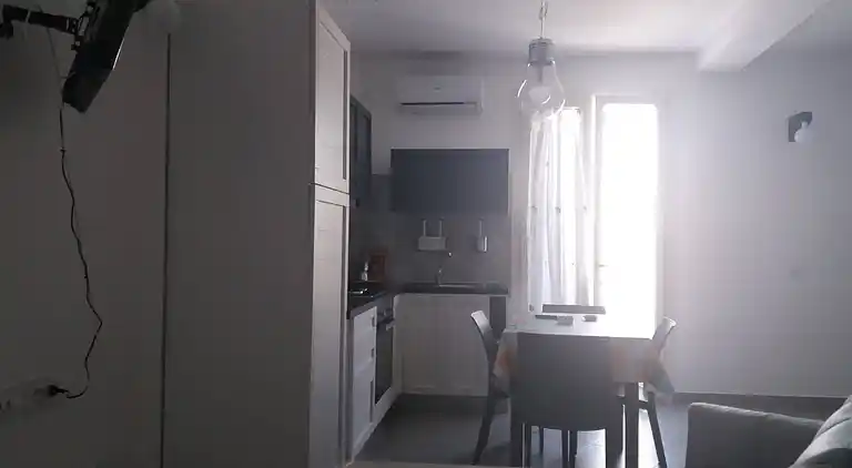 Two-story house in the city -climatized - wifi