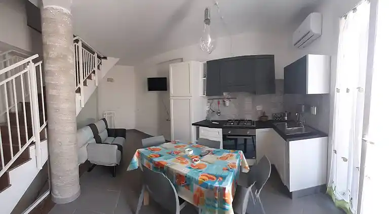 Two-story house in the city -climatized - wifi