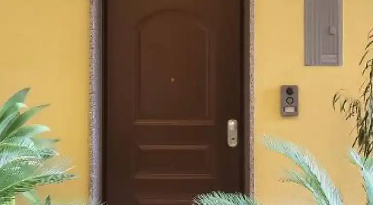 Two-story house in the city -climatized - wifi