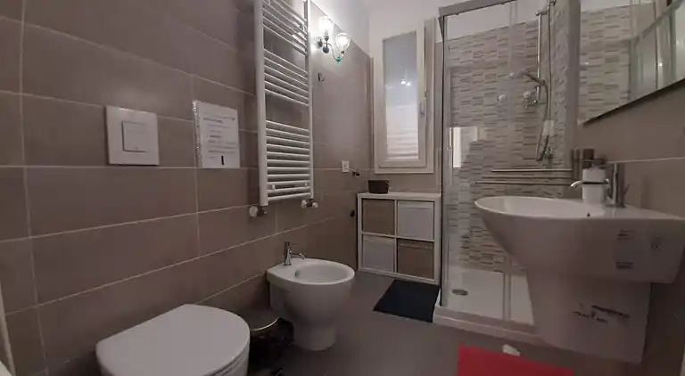 Two-story house in the city -climatized - wifi