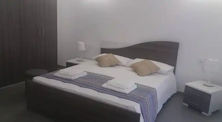 Two-story house in the city -climatized - wifi