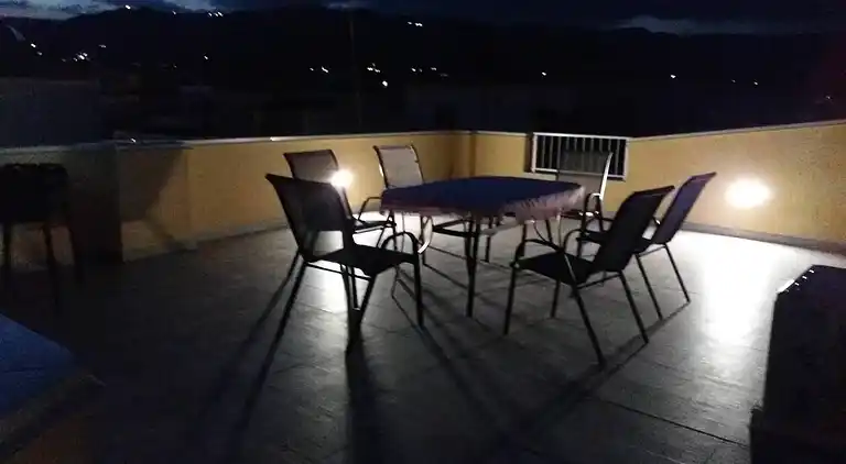 Two-story house in the city -climatized - wifi