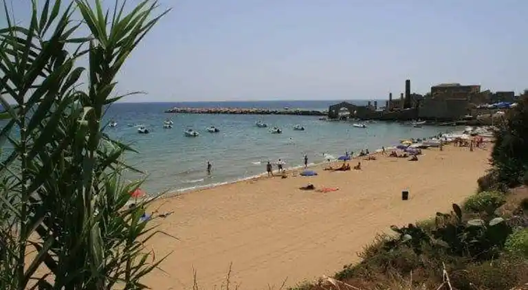 Two-story house in the city -climatized - wifi