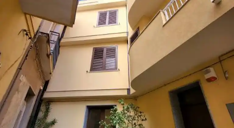 Two-story house in the city -climatized - wifi