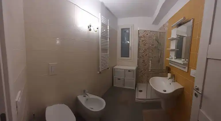 Two-story house in the city -climatized - wifi