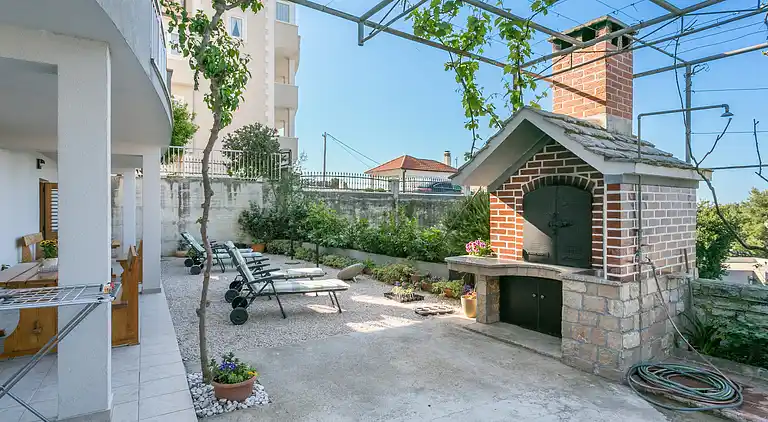 One bedroom apartment with terrace and sea view Podstrana,