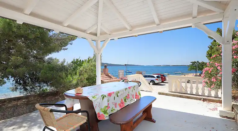 1-Zimmer-Ferienwohnung am Strand Brodarica, Sibenik