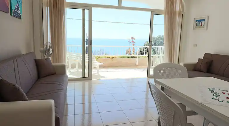 Casa Nisea — Modernes zweistöckiges Haus mit Meerblick in