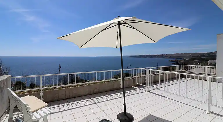 Casa Nisea — Modernes zweistöckiges Haus mit Meerblick in