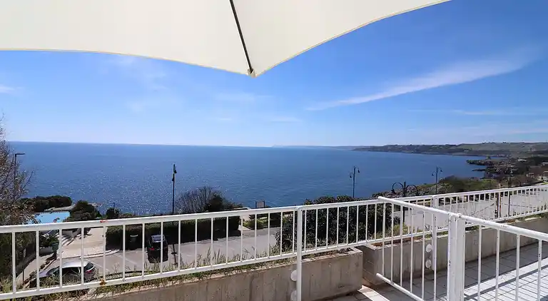 Casa Nisea — Modernes zweistöckiges Haus mit Meerblick in