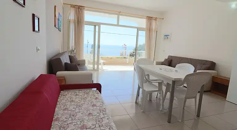 Casa Nisea — Modernes zweistöckiges Haus mit Meerblick in