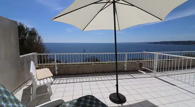 Casa Nisea — Modernes zweistöckiges Haus mit Meerblick in