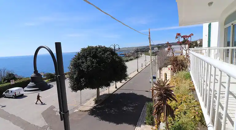 Casa Nisea — Modernes zweistöckiges Haus mit Meerblick in