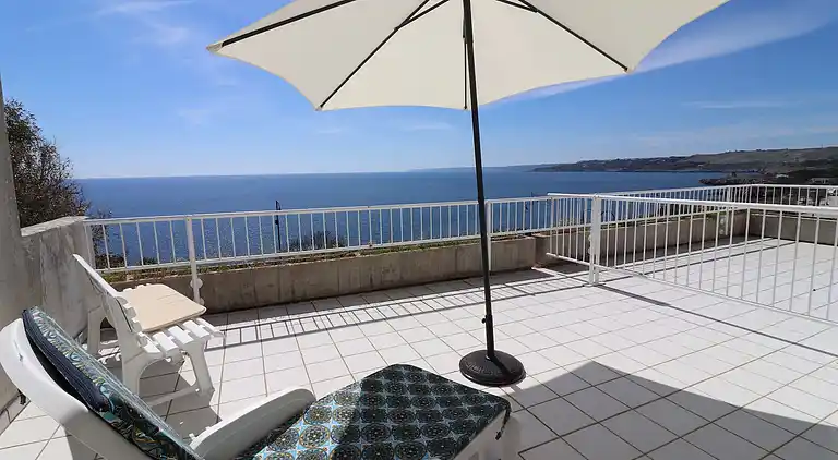 Casa Nisea — Modernes zweistöckiges Haus mit Meerblick in