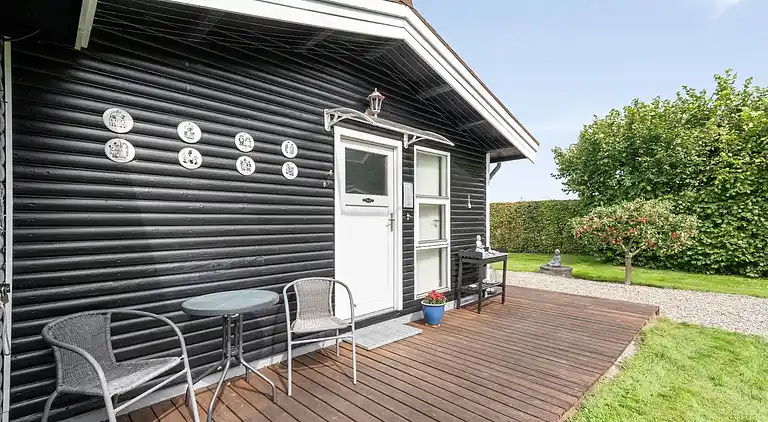 Idyllisk sommerhus tæt på vand og natur