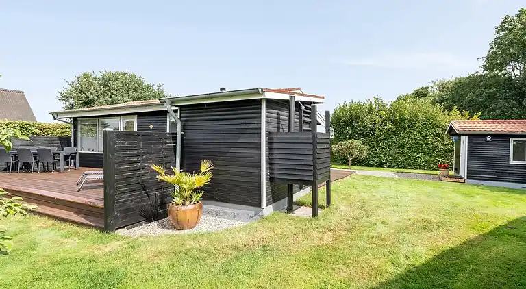 Idyllisk sommerhus tæt på vand og natur