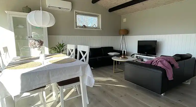 Idyllisk sommerhus tæt på vand og natur