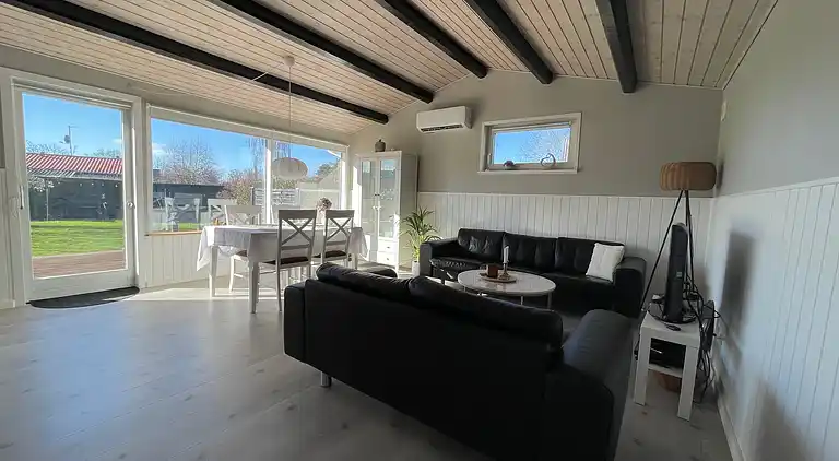 Idyllisk sommerhus tæt på vand og natur