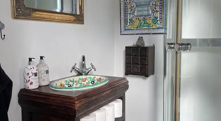 Idyllisk sommerhus tæt på vand og natur