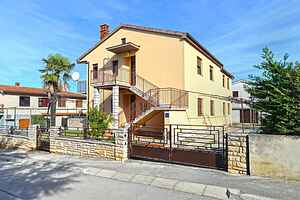 Spacious apartment in Peroj with terrace