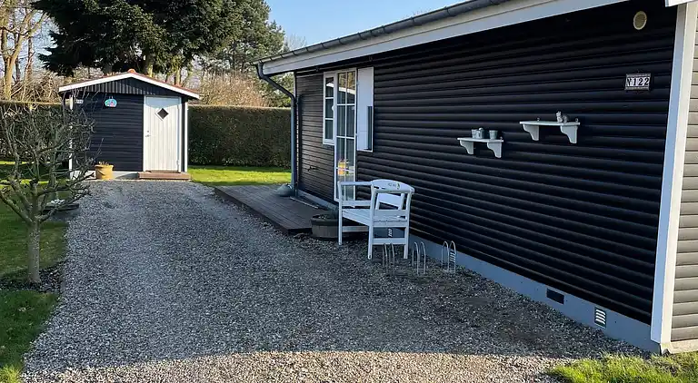 Idyllisk sommerhus tæt på vand og natur