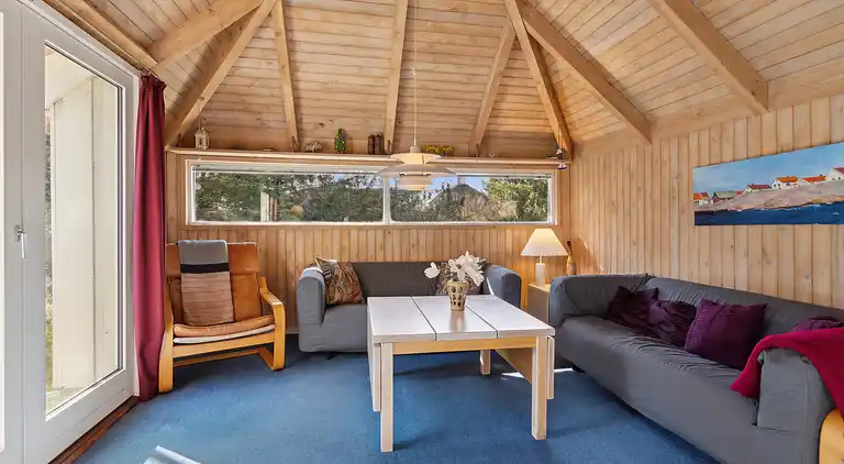 Skønt stråtækt sommerhus i naturskønt område.