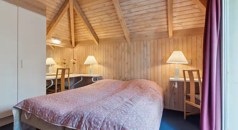 Skønt stråtækt sommerhus i naturskønt område.