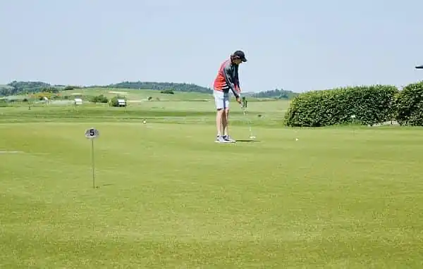 Sommerhus inklusiv aktivieter, samt tæt på fjord.