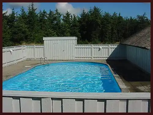 Skønt stråtækt sommerhus i naturskønt område.