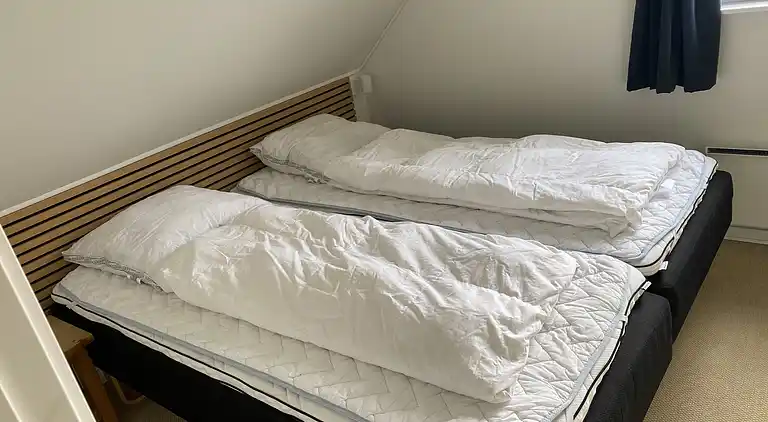 Hyggelig, central og moderne sommerhus nær havet