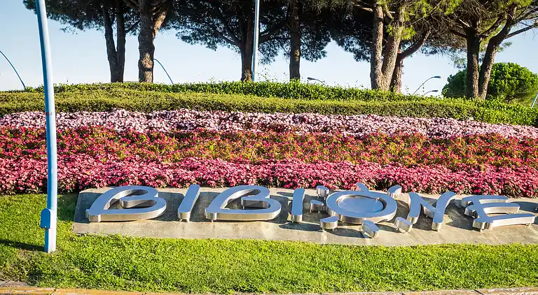 Bright flat close to Bibione promenade