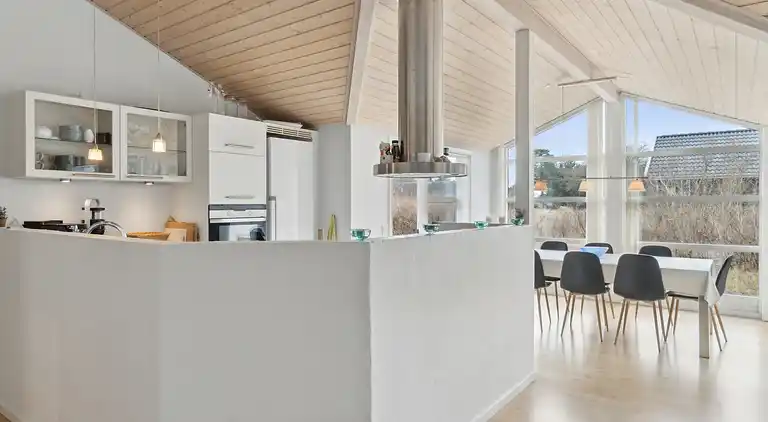 Lækkert sommerhus tæt på fantastisk badestrand