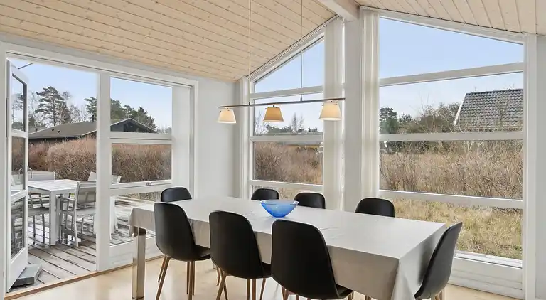 Lækkert sommerhus tæt på fantastisk badestrand