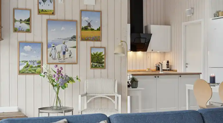 Moderne sommerhus med stor have tæt på strand