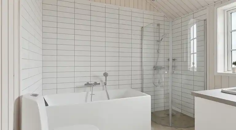 Moderne sommerhus med stor have tæt på strand