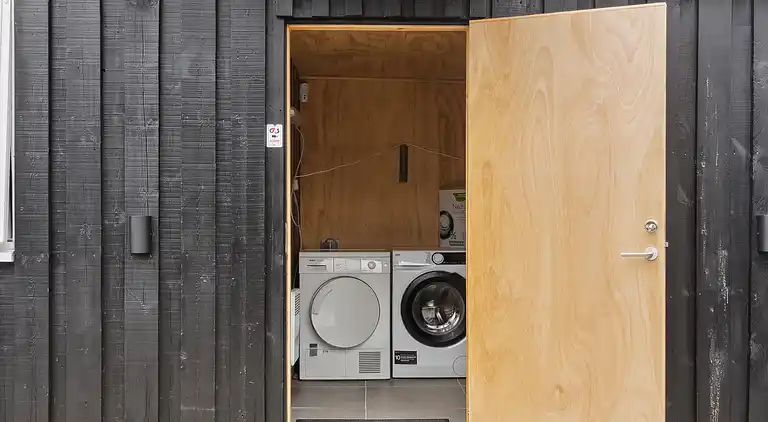 Sommerhus, rolige omgivelser, stort terrassemiljø