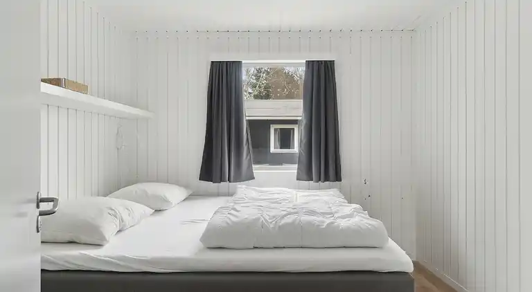 Sommerhus, rolige omgivelser, stort terrassemiljø