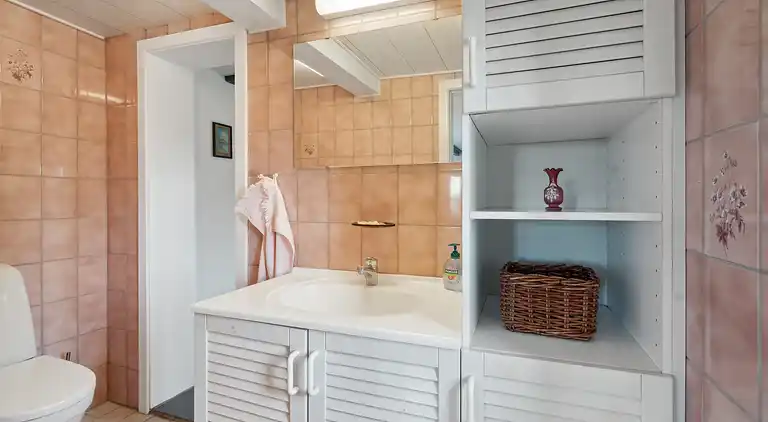 Rummeligt sommerhus tæt på naturoplevelser