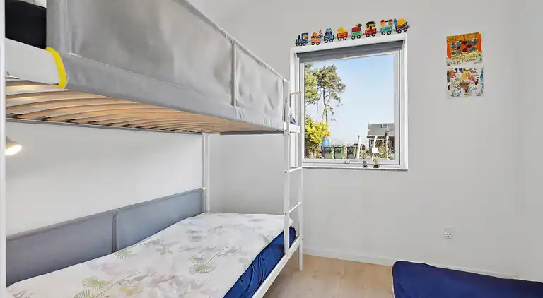 Schönes, helles Haus nahe dem Strand in der Natur