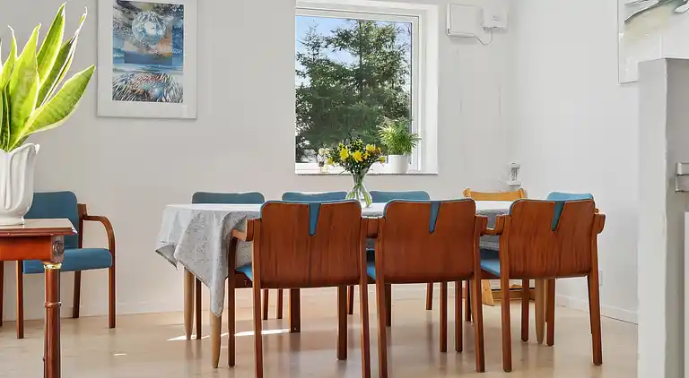 Schönes, helles Haus nahe dem Strand in der Natur