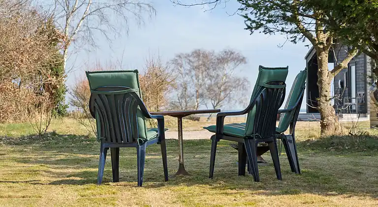 Schönes, helles Haus nahe dem Strand in der Natur