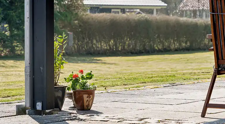 Schönes, helles Haus nahe dem Strand in der Natur