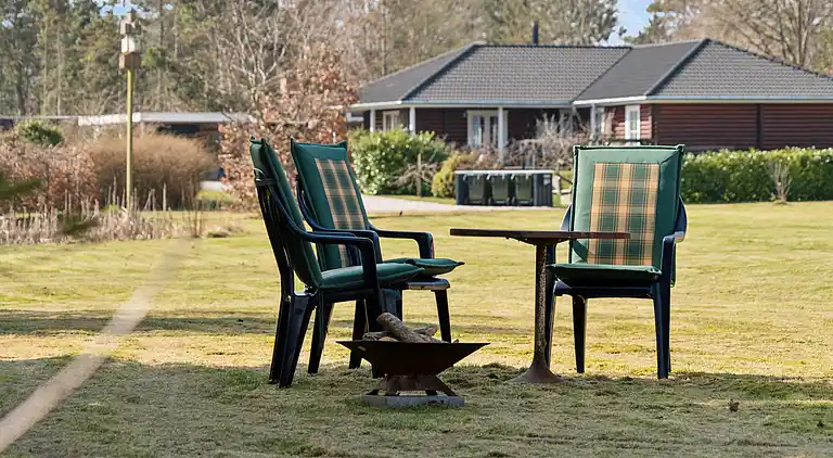 Schönes, helles Haus nahe dem Strand in der Natur